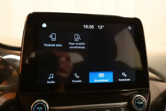 Punainen Viistoperä, Ford Fiesta – ZNE-595