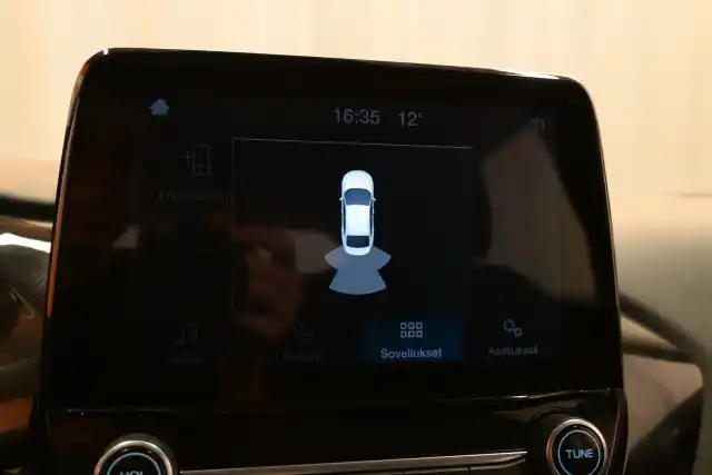 Punainen Viistoperä, Ford Fiesta – ZNE-595