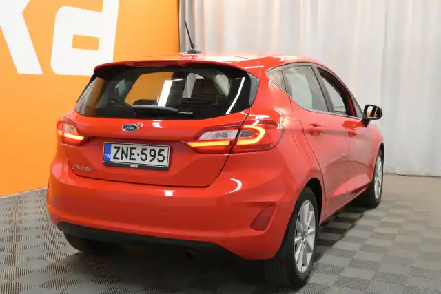 Punainen Viistoperä, Ford Fiesta – ZNE-595