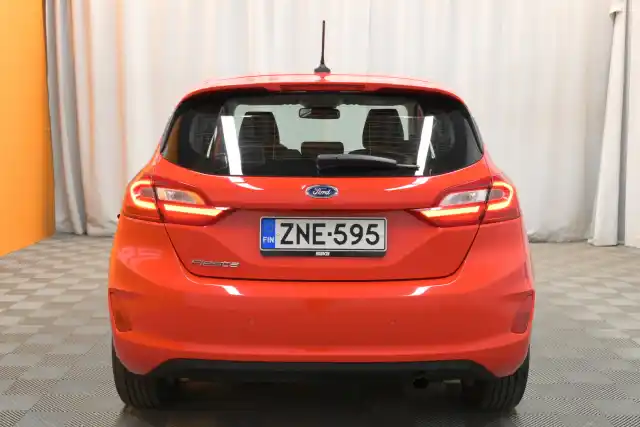 Punainen Viistoperä, Ford Fiesta – ZNE-595