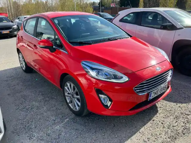 Punainen Viistoperä, Ford Fiesta – ZNE-595