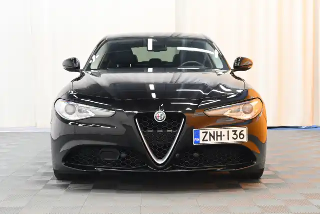 Musta Sedan, Alfa Romeo Giulia – ZNH-136