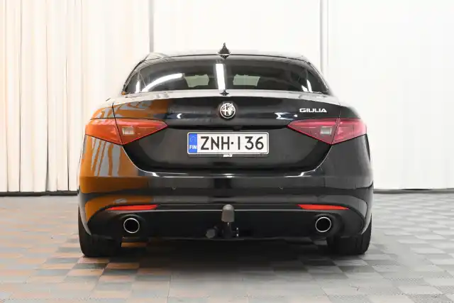 Musta Sedan, Alfa Romeo Giulia – ZNH-136