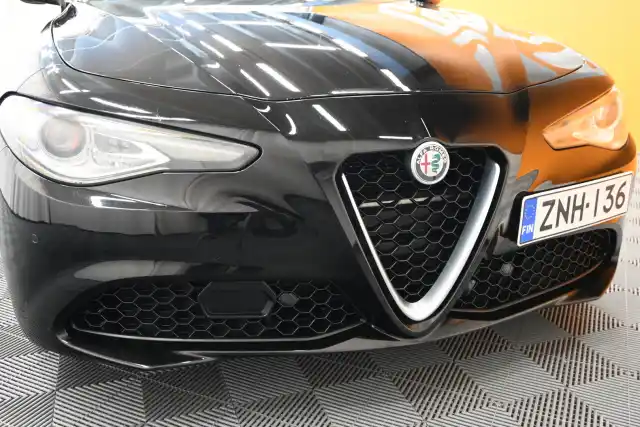 Musta Sedan, Alfa Romeo Giulia – ZNH-136