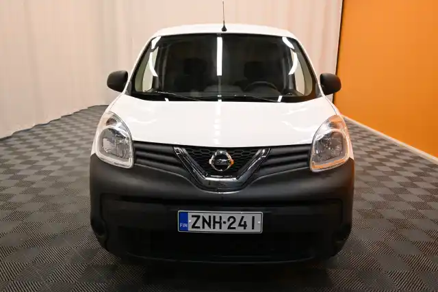 Valkoinen Pakettiauto, Nissan NV250 – ZNH-241