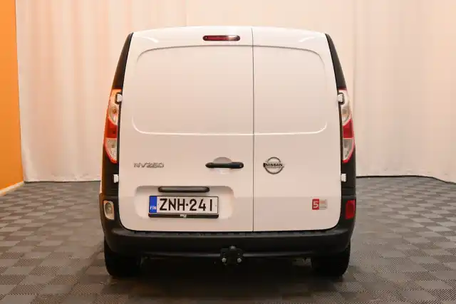 Valkoinen Pakettiauto, Nissan NV250 – ZNH-241