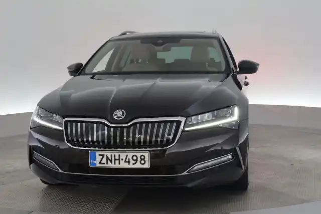 Ruskea Farmari, Skoda Superb – ZNH-498