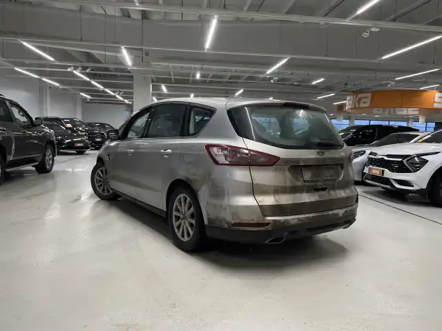 Harmaa Tila-auto, Ford S-Max – ZNH-830