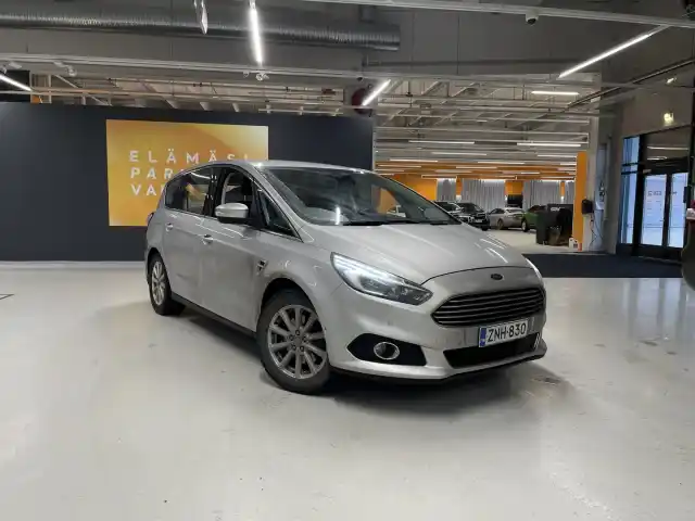 Harmaa Tila-auto, Ford S-Max – ZNH-830