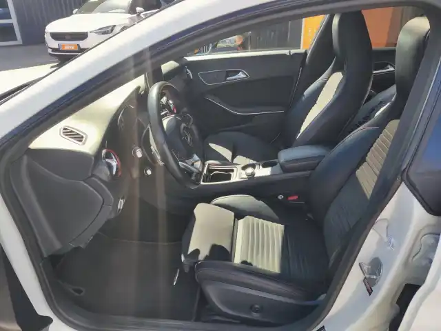 Valkoinen Coupe, Mercedes-Benz CLA – ZNJ-882