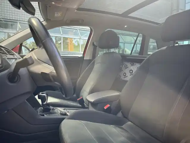 Punainen Maastoauto, Volkswagen Tiguan – ZNK-383