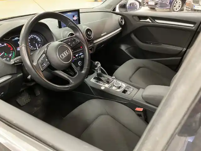 Musta Viistoperä, Audi A3 – ZNK-412