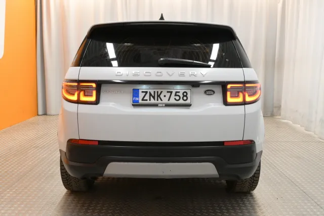Valkoinen Maastoauto, Land Rover Discovery Sport – ZNK-758
