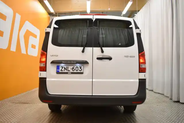 Valkoinen Pakettiauto, Mercedes-Benz Vito – ZNL-603