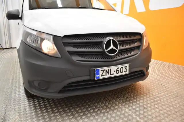 Valkoinen Pakettiauto, Mercedes-Benz Vito – ZNL-603