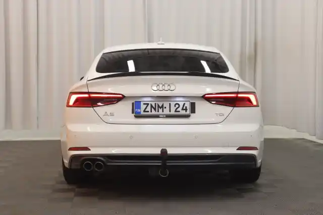 Valkoinen Viistoperä, Audi A5 – ZNM-124