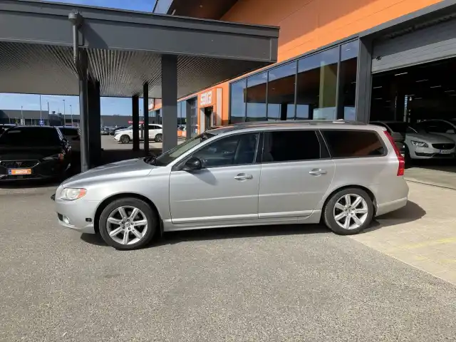 Harmaa Farmari, Volvo V70 – ZNM-259