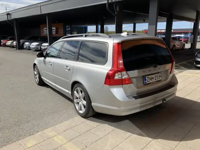 Harmaa Farmari, Volvo V70 – ZNM-259