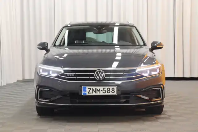 Harmaa Farmari, Volkswagen Passat – ZNM-588