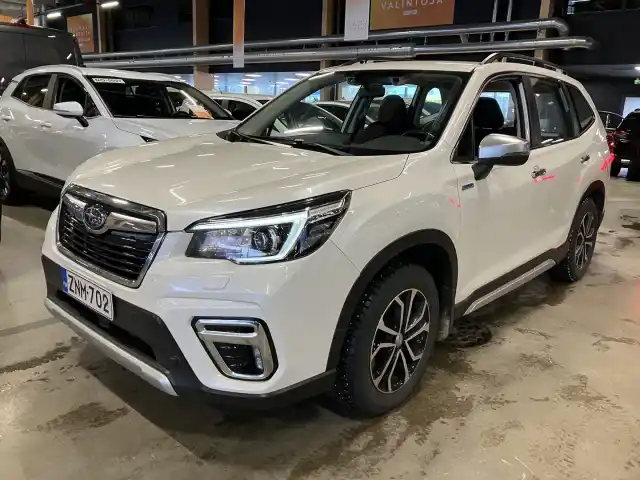 Valkoinen Farmari, Subaru Forester – ZNM-702