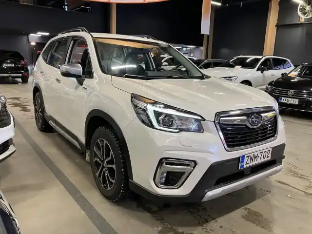 Valkoinen Farmari, Subaru Forester – ZNM-702