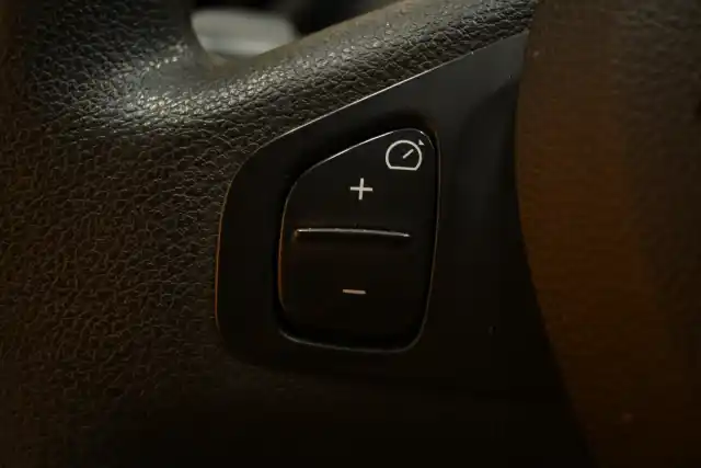 Valkoinen Pakettiauto, Renault Trafic – ZNM-806
