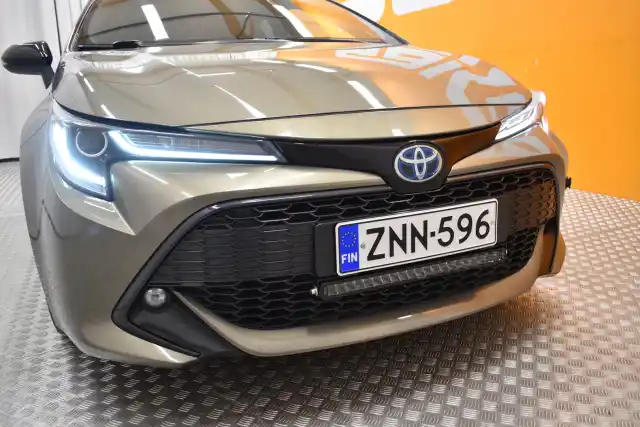 Harmaa Viistoperä, Toyota Corolla – ZNN-596