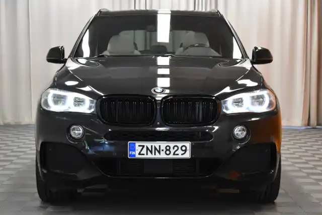 Musta Maastoauto, BMW X5 – ZNN-829