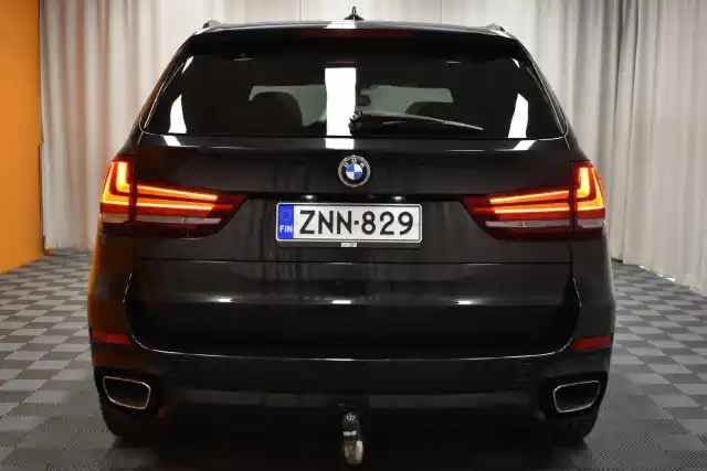 Musta Maastoauto, BMW X5 – ZNN-829