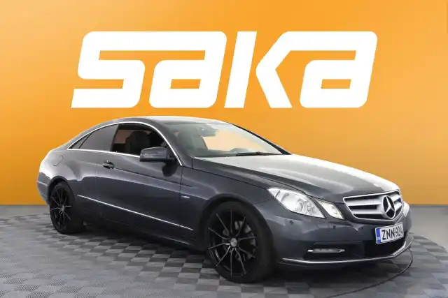 Harmaa Coupe, Mercedes-Benz E – ZNN-924
