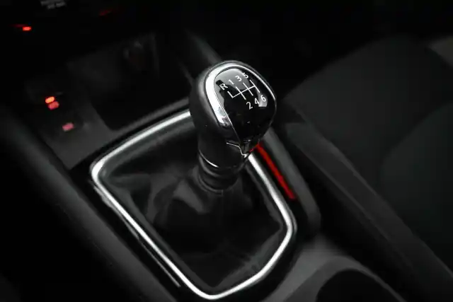 Harmaa Maastoauto, Nissan Qashqai – ZNO-168