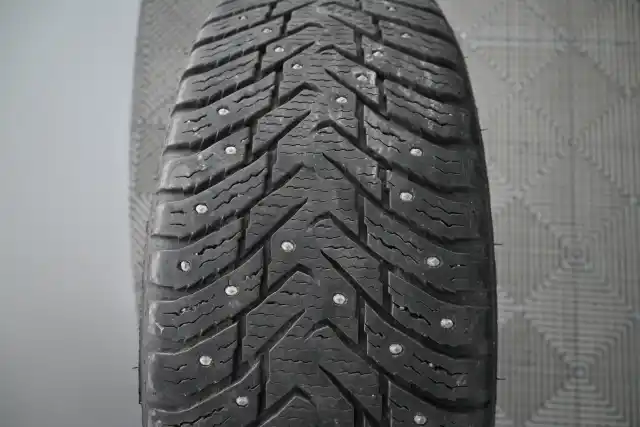 Harmaa Maastoauto, Nissan Qashqai – ZNO-168