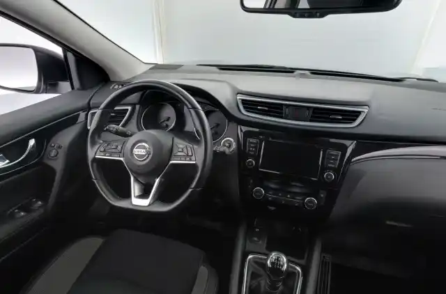 Harmaa Maastoauto, Nissan Qashqai – ZNO-168