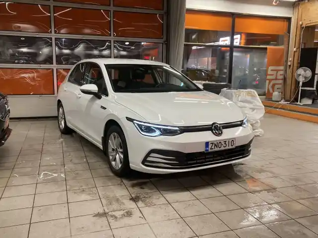 Valkoinen Viistoperä, Volkswagen Golf – ZNO-310