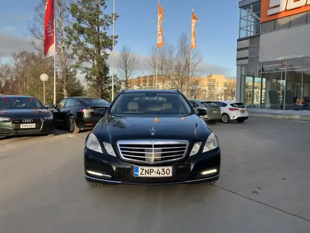 Musta Farmari, Mercedes-Benz E – ZNP-430