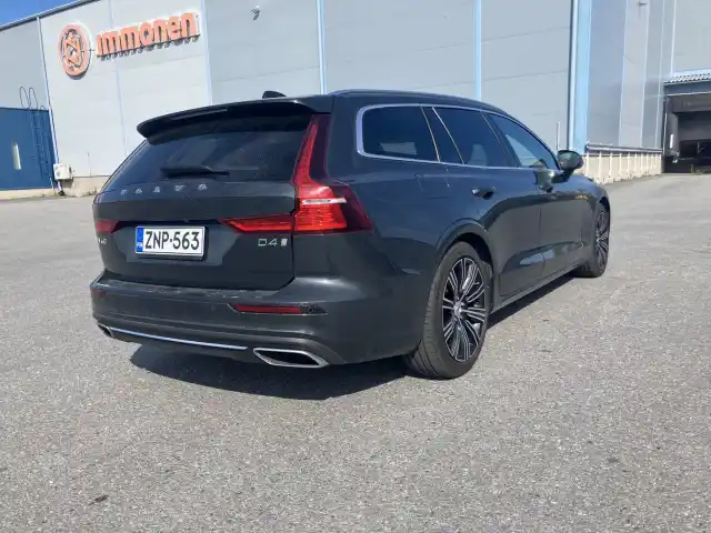 Harmaa Farmari, Volvo V60 – ZNP-563