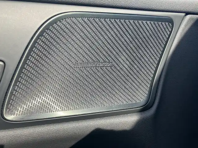 Harmaa Farmari, Volvo V60 – ZNP-563