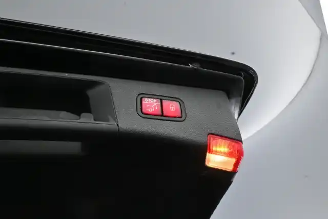 Musta Farmari, Mercedes-Benz E – ZNP-665