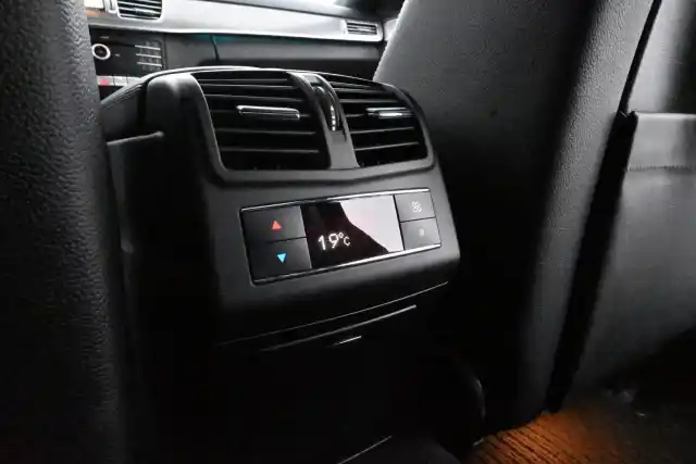 Musta Farmari, Mercedes-Benz E – ZNP-665