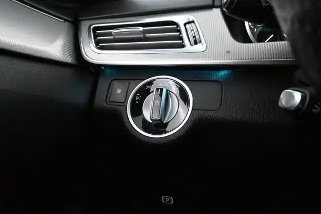 Musta Farmari, Mercedes-Benz E – ZNP-665