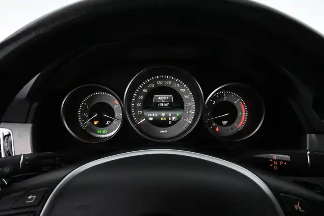 Musta Farmari, Mercedes-Benz E – ZNP-665
