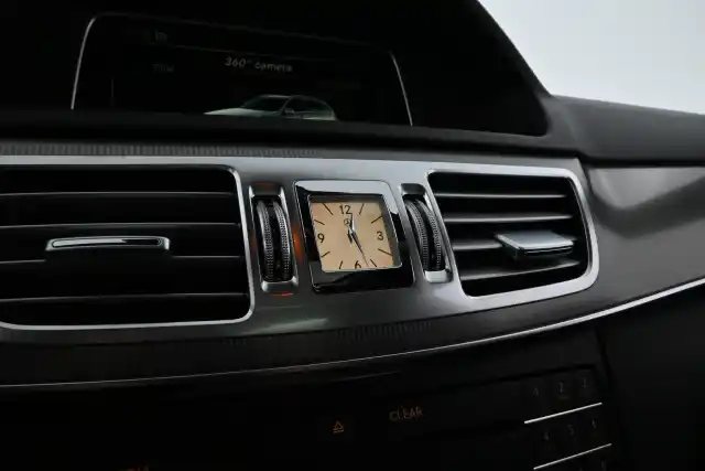 Musta Farmari, Mercedes-Benz E – ZNP-665