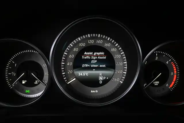 Musta Farmari, Mercedes-Benz E – ZNP-665