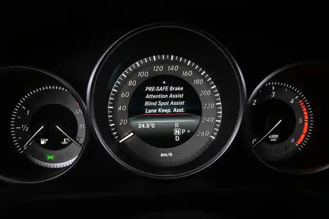 Musta Farmari, Mercedes-Benz E – ZNP-665