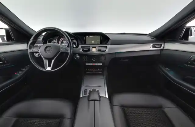 Musta Farmari, Mercedes-Benz E – ZNP-665