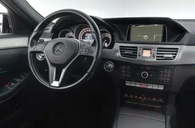 Musta Farmari, Mercedes-Benz E – ZNP-665