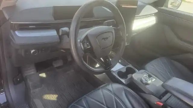 Musta Maastoauto, Ford Mustang Mach-E – ZNP-915
