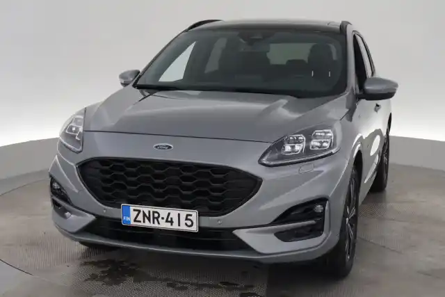 Harmaa Maastoauto, Ford Kuga – ZNR-415