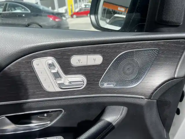 Valkoinen Maastoauto, Mercedes-Benz GLE – ZNR-596