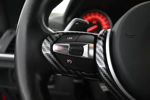 Punainen Coupe, BMW M240i – ZNT-206